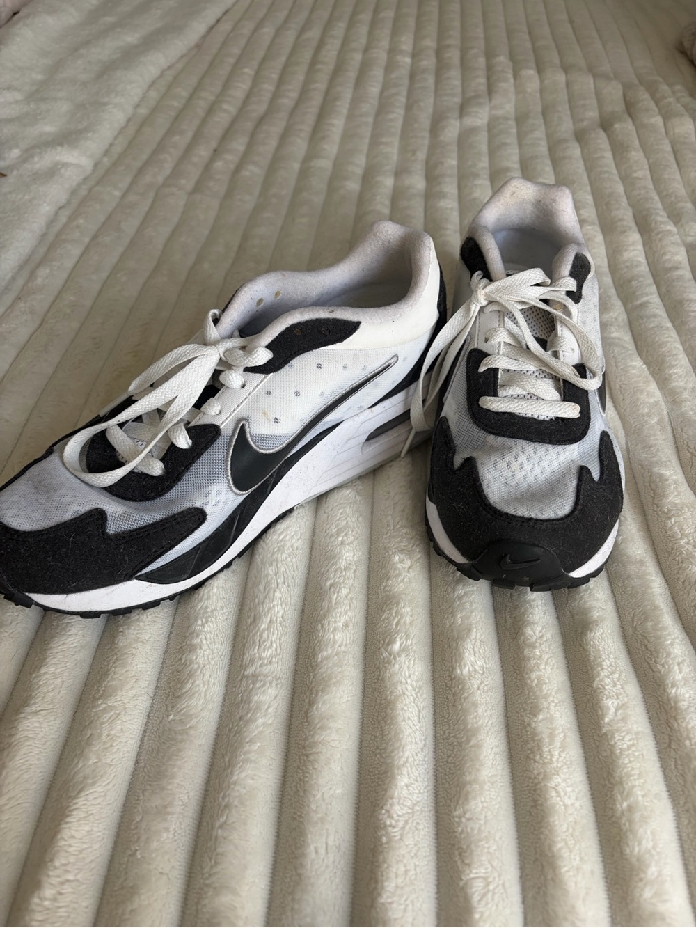 Nike Women’s Black & White Air Max SC Sneakers